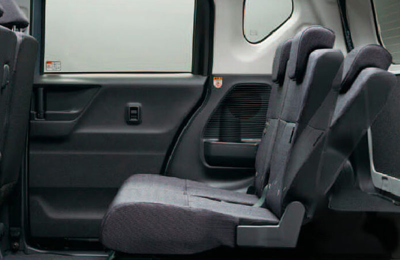 リヤシート左右分割リクライニング