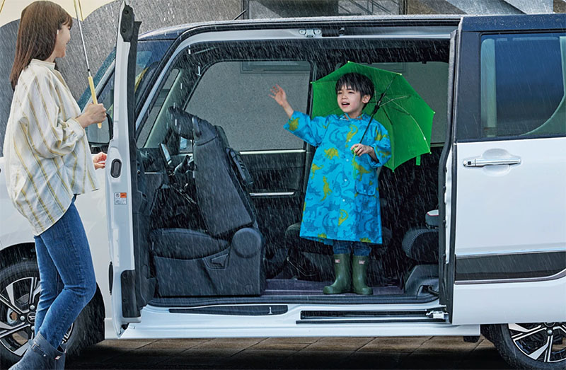 雨の日も濡れずに乗り降り。