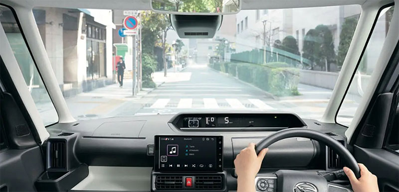 せまい道でも、ゆとりをもって運転。